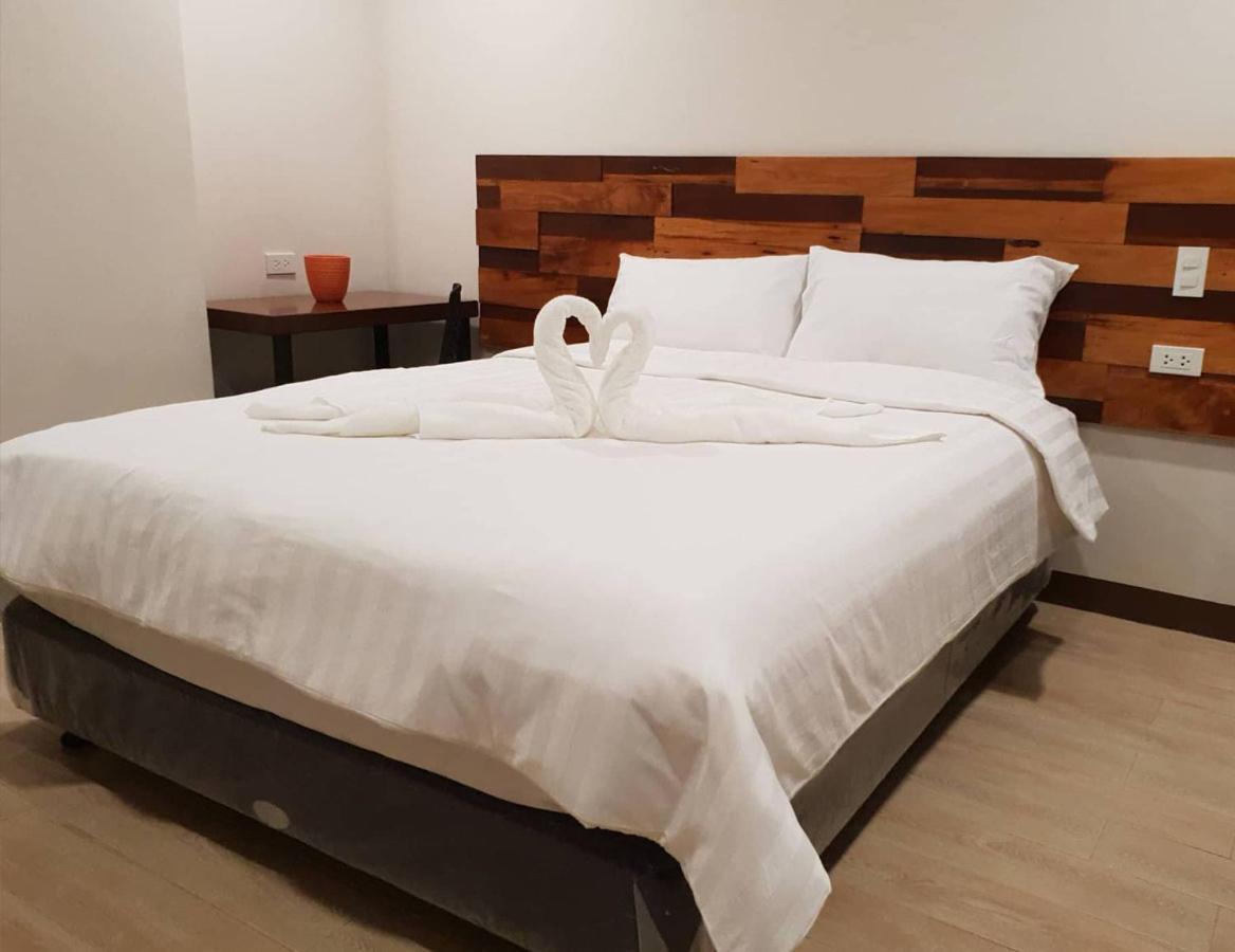 Hotel Lourdes Laoag Eksteriør bilde